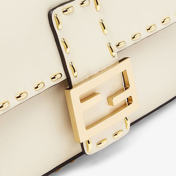 新作 フェンディ バゲット ホワイトレザーバッグコピー